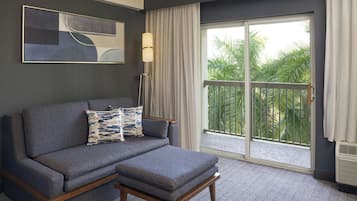 Rom, 1 kingsize-seng med sovesofa, balkong | Sengetøy av topp kvalitet, skrivebord og skrivebord for bærbar PC