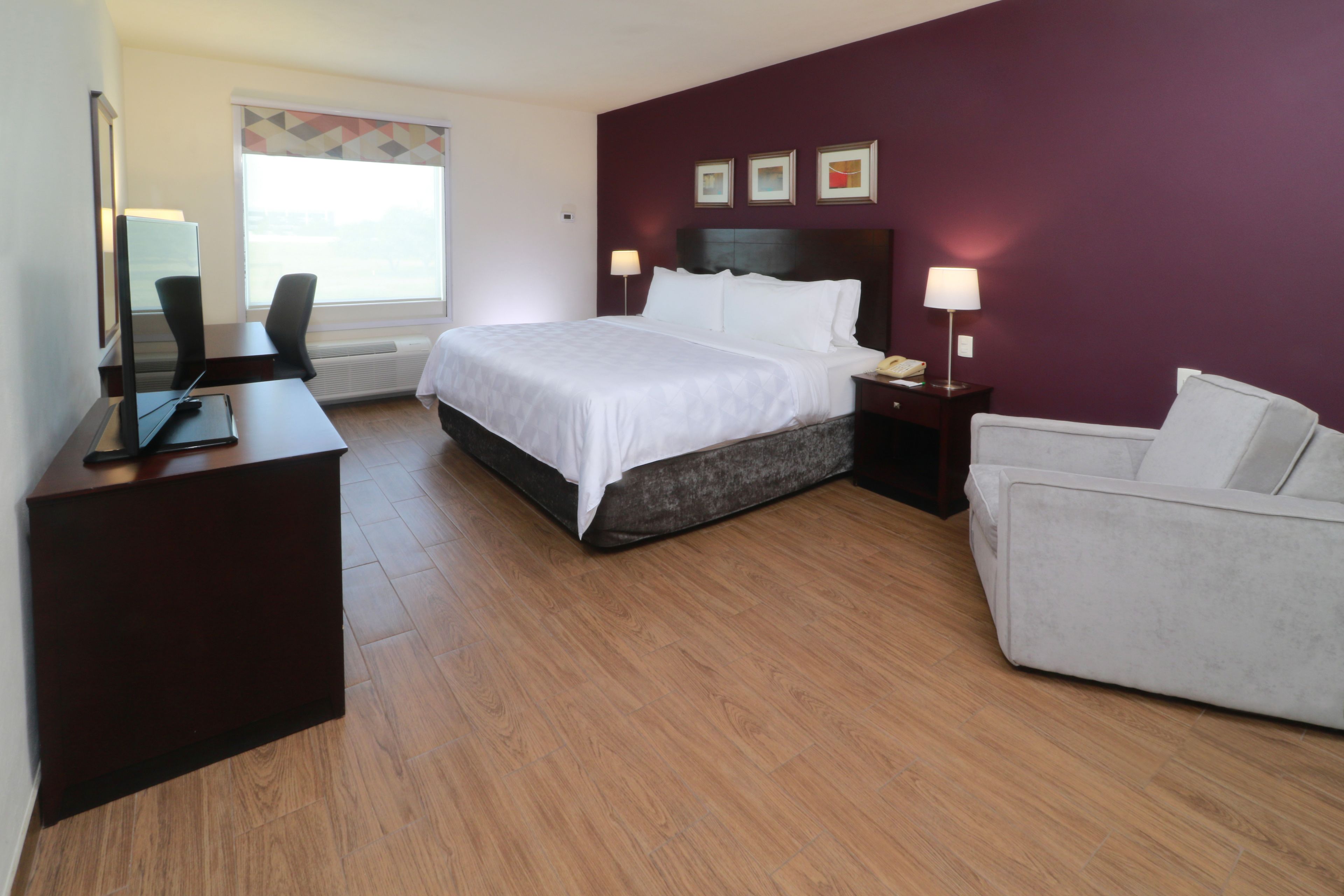 junior suite, 1 king bed | down duvets, minibar, in-room safe, desk