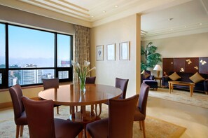 LED TV, MP3 dock - Hilton Chongqing Hotel (Chongqing)