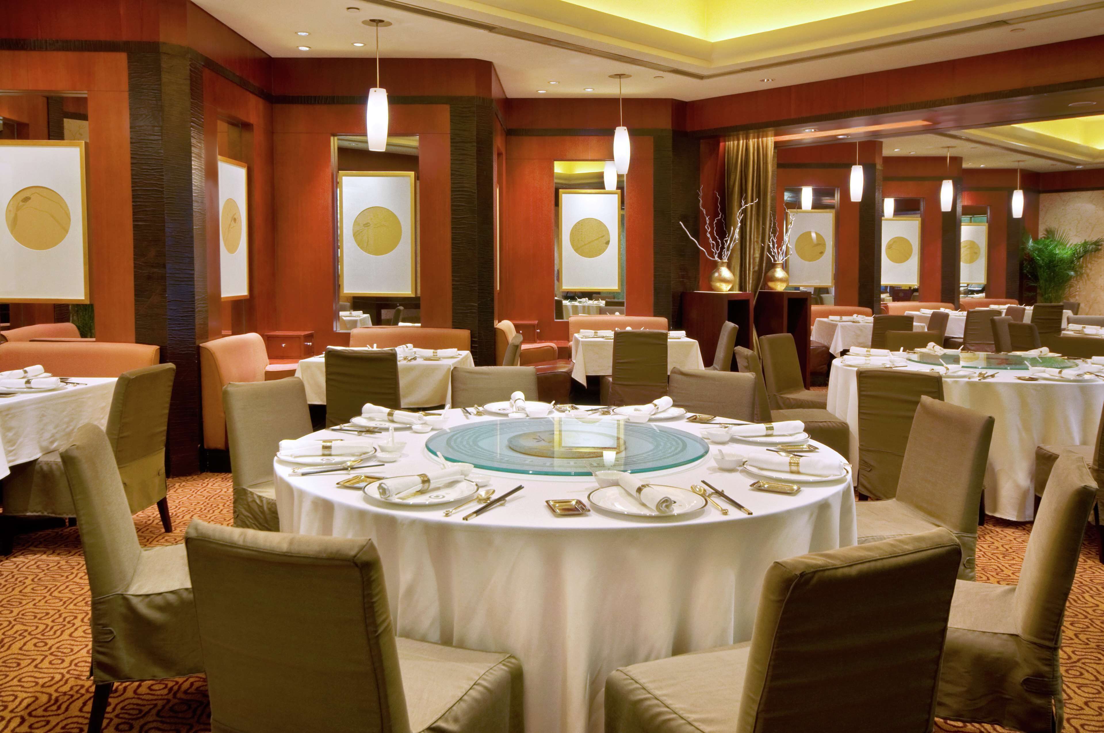 3 restaurants; breakfast, lunch, dinner, and brunch served