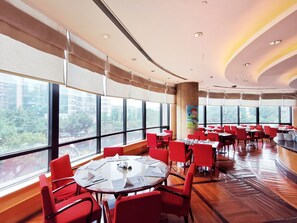 3 restaurants, breakfast, lunch, dinner served; Chinese cuisine