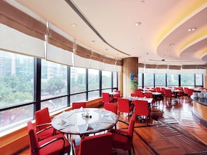 3 restaurants, breakfast, lunch, dinner served; Chinese cuisine