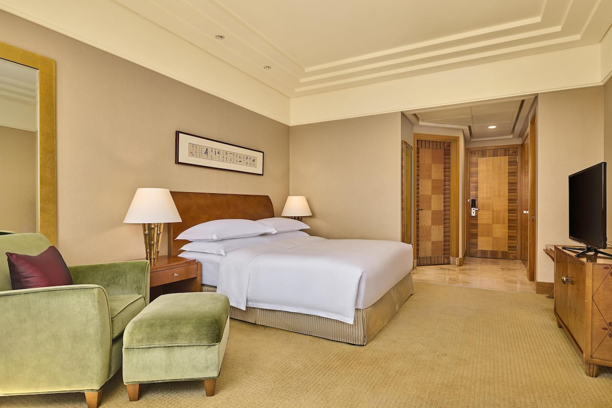 1 bedroom, premium bedding, minibar, in-room safe