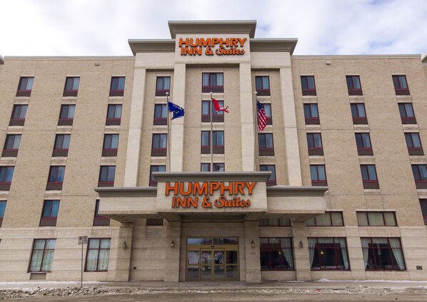 Front of property - Humphry Inn & Suites (Winnipeg)