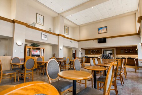 Humphry Inn Suites - Image 3