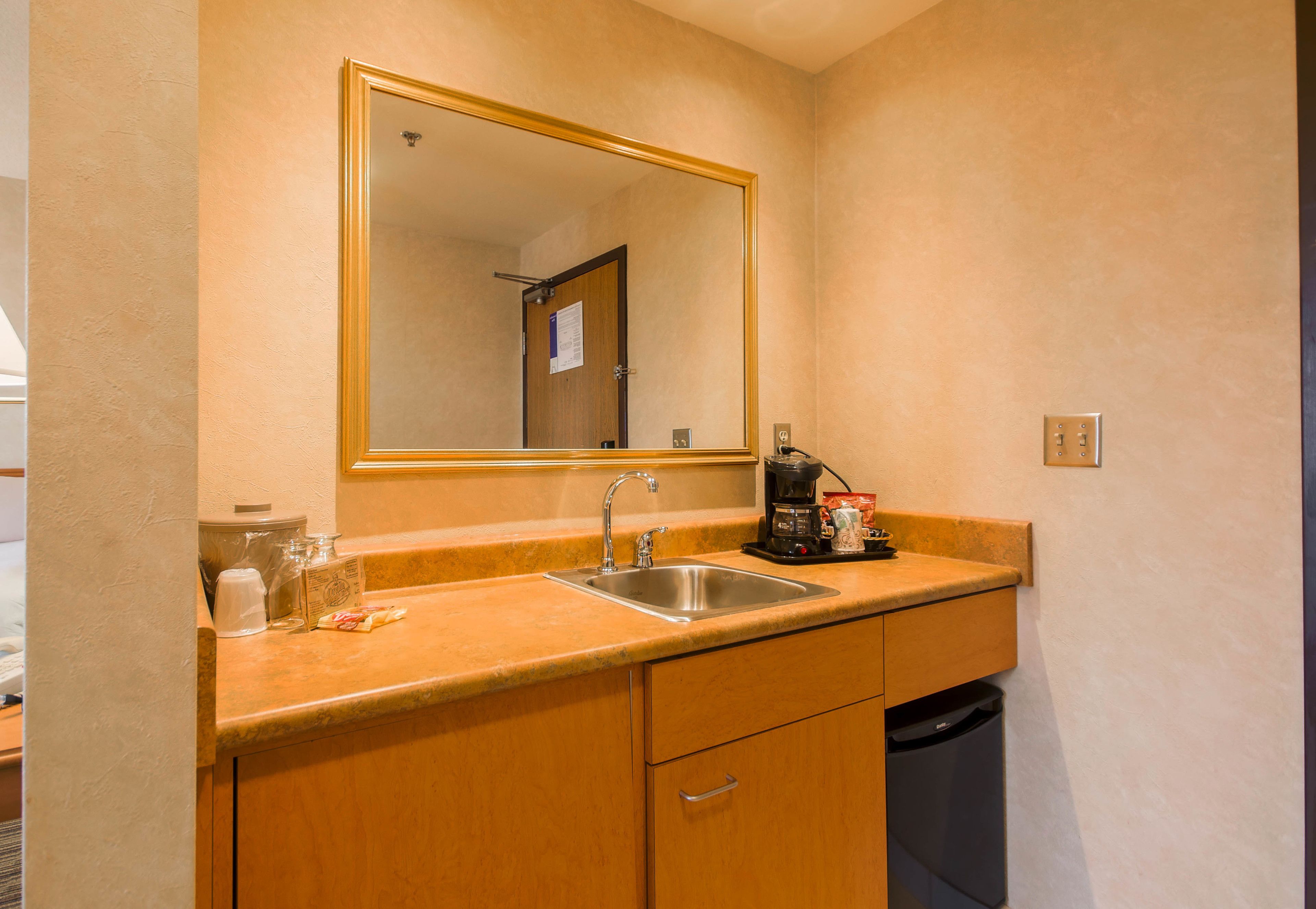 studio, multiple beds | private kitchenette | fridge, microwave, coffee/tea maker