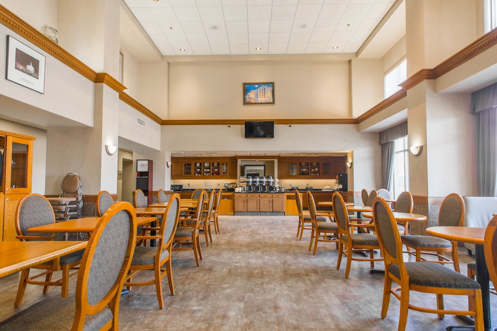 Humphry Inn & Suites, Downtown Winnipeg by null