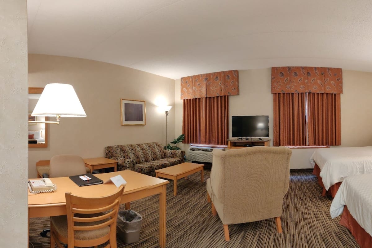 Desk, iron/ironing board, free WiFi, bed sheets