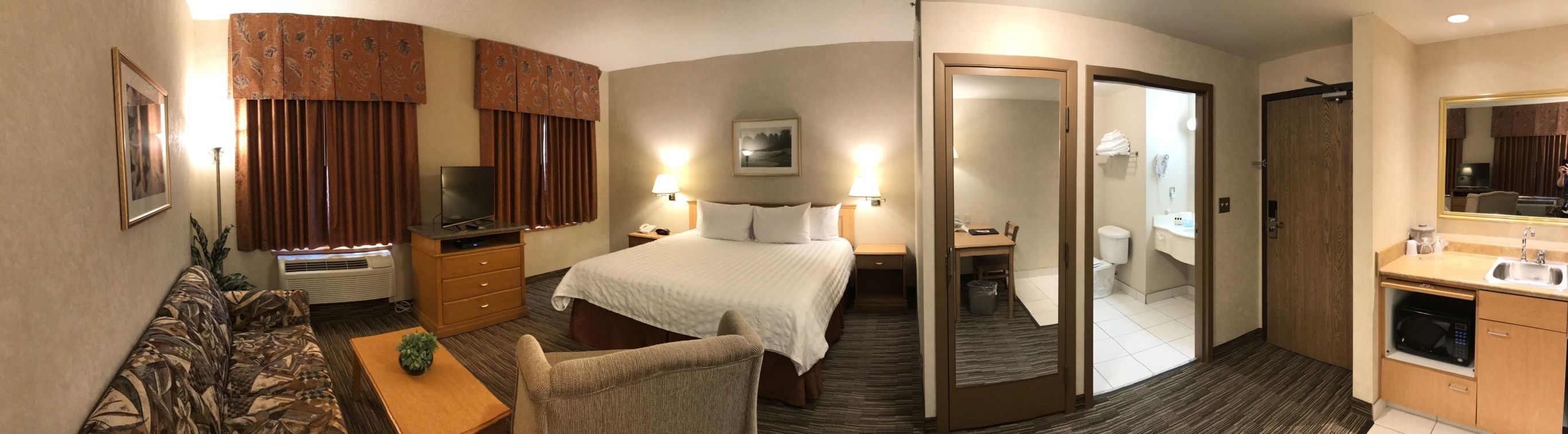 مكتب ومكواة/لوح كي وواي فاي مجانًا وملاءات أسرّة