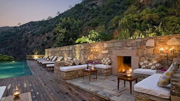 Outdoor pool, pool loungers