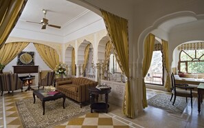 Royal Suite | Living room | Flat-screen TV