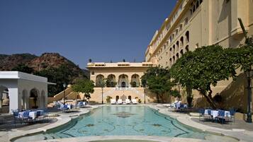 Outdoor pool, sun loungers