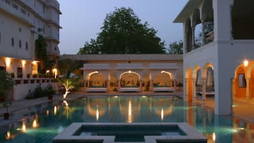 Piscine extérieure