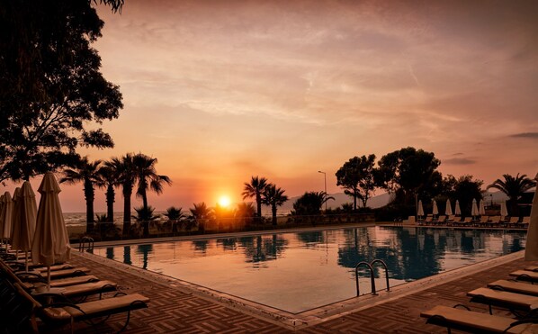 Indoor pool, 2 outdoor pools, open 8:30 AM to 7:30 PM, free pool cabanas