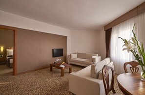 Superior Suite | Minibar, free WiFi, bed sheets