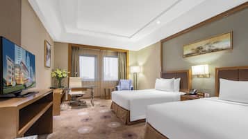 Frigobar, cofres nos quartos, escrivaninha, Wi-Fi de cortesia