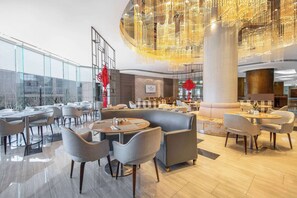 4 nhà hàng, phục vụ bữa sáng 