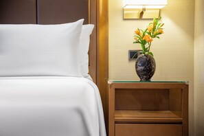 Minibar, in-room safe, desk, free WiFi
