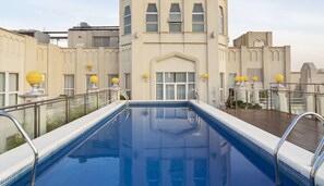 Piscine extérieure (ouverte en saison)