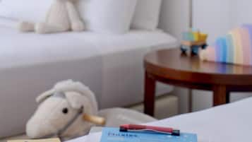 Habitación cuádruple familiar | Ropa de cama de alta calidad, edredón y minibar