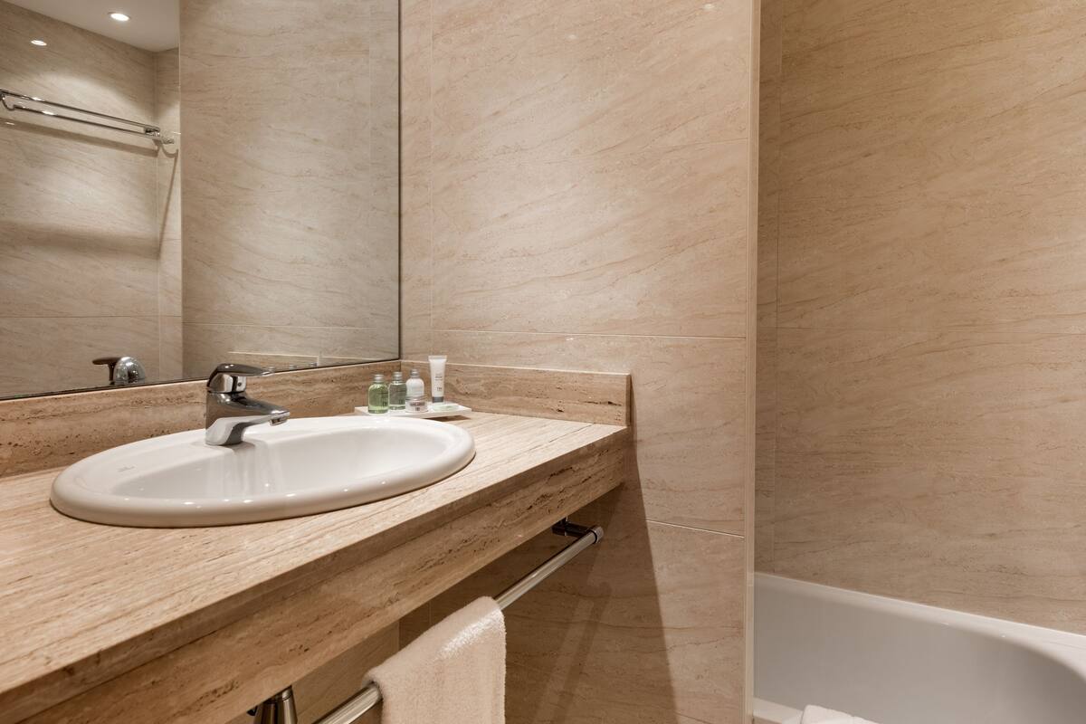 bathtub, free toiletries, hair dryer, towels