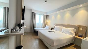 Chambre Standard, 1 grand lit et 1 canapé-lit (Free Breakfast)