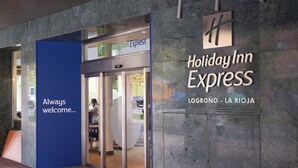 The exterior of a Holiday Inn Express with a blue entrance and a sign indicating its location in Logroño - La Rioja. - Holiday Inn Express Logrono Rioja by IHG (Logroño)