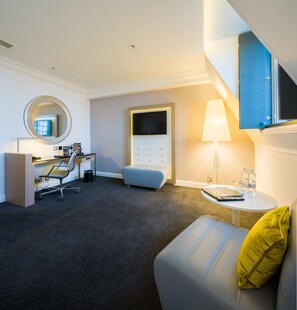 Premium Room | Living area | Flat-screen TV - Radisson Blu Hotel, Leeds City Centre (Leeds)