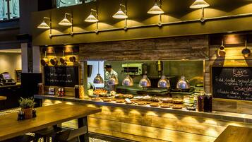 Bữa sáng buffet hàng ngày (20 GBP/mỗi người)