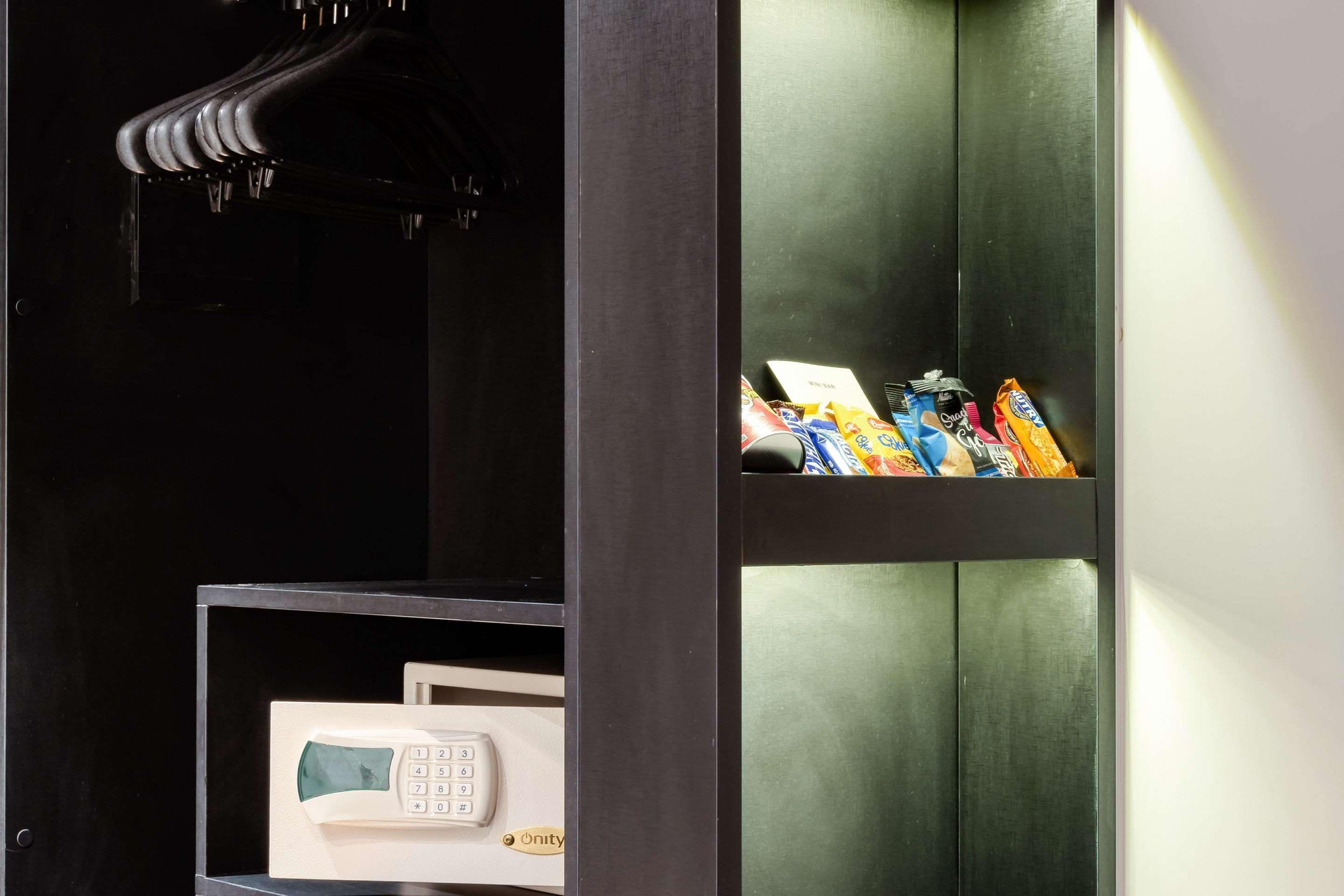 1 bedroom, minibar, in-room safe, desk