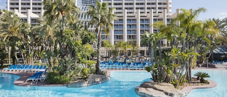 Indoor pool, 2 outdoor pools, pool umbrellas, sun loungers