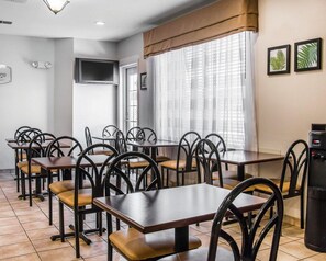 Free buffet breakfast - Sleep Inn Hardeeville - I-95 (Hardeeville)