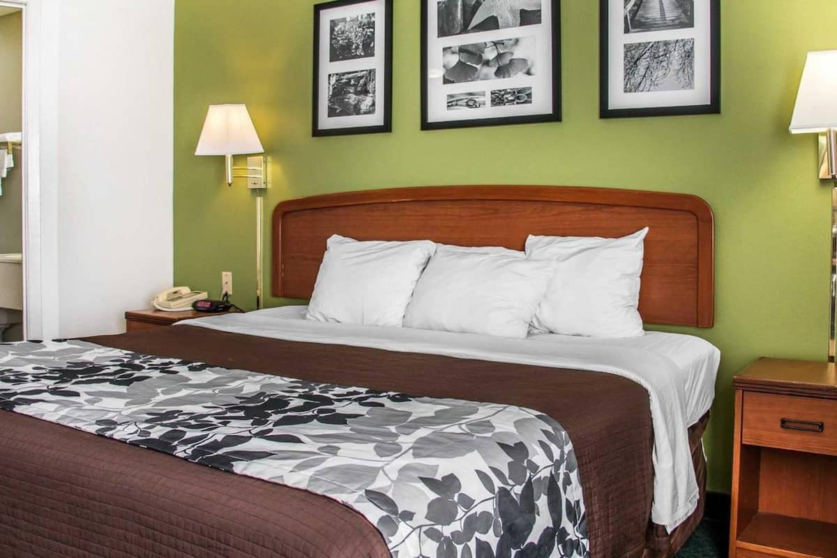 Desk, blackout drapes, iron/ironing board, free WiFi