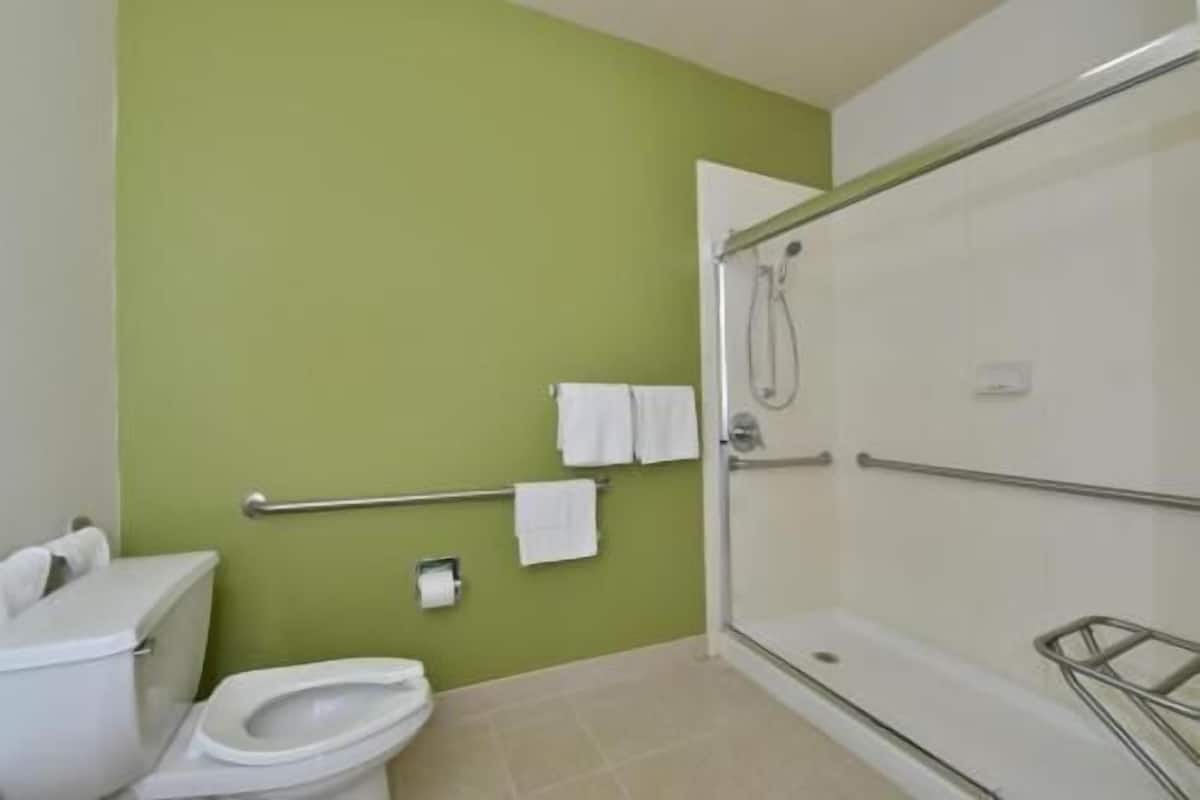 Bathroom | Hair dryer, towels