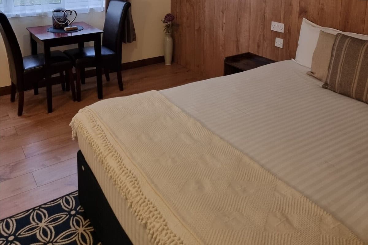 1 habitación, ropa de cama de alta calidad y colchones Select Comfort
