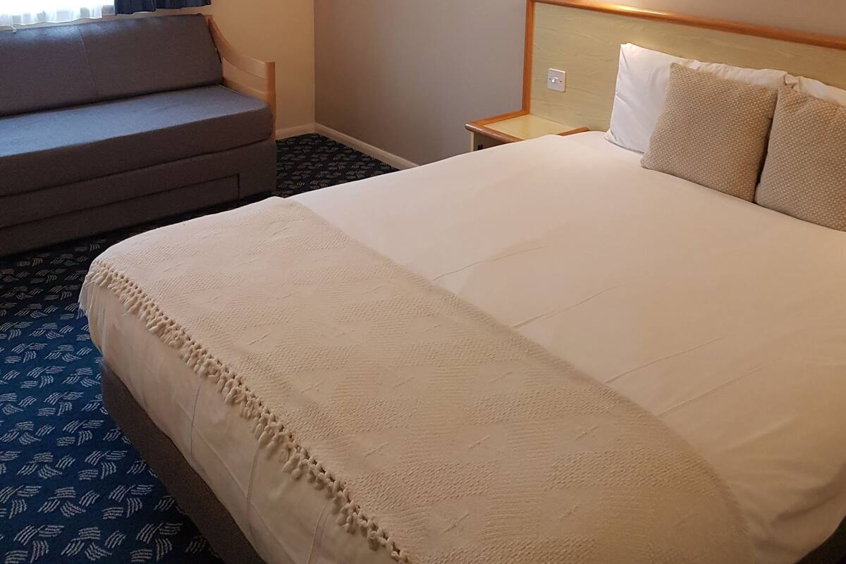 高級寢具、Select Comfort 床墊、客房內保險箱、書桌