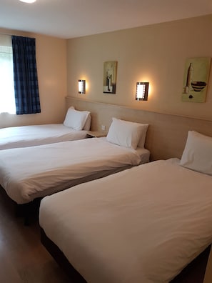 Classic-Dreibettzimmer (3 Single Beds) | Hochwertige Bettwaren, Select-Comfort-Betten, Zimmersafe