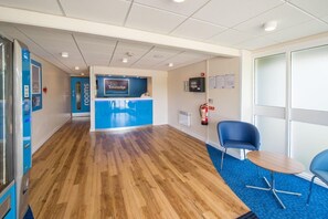 Lobby - Travelodge Leicester Markfield (Markfield)