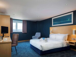 Desk, iron/ironing board, rollaway beds, WiFi