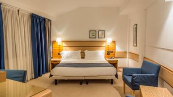 Minibar, una cassaforte in camera, una scrivania, tende oscuranti