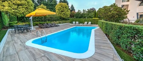 Piscine extérieure (ouverte en saison)