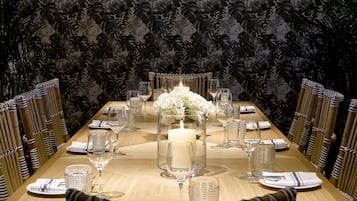 5 restoran, melayani sarapan, makan siang; sajian masakan Amerika