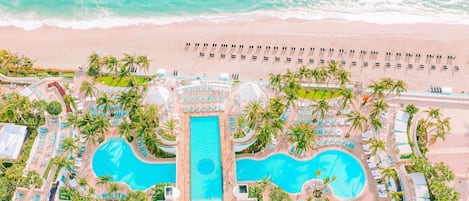 해변에 위치, 비치 카바나, 일광욕 의자, 비치 파라솔