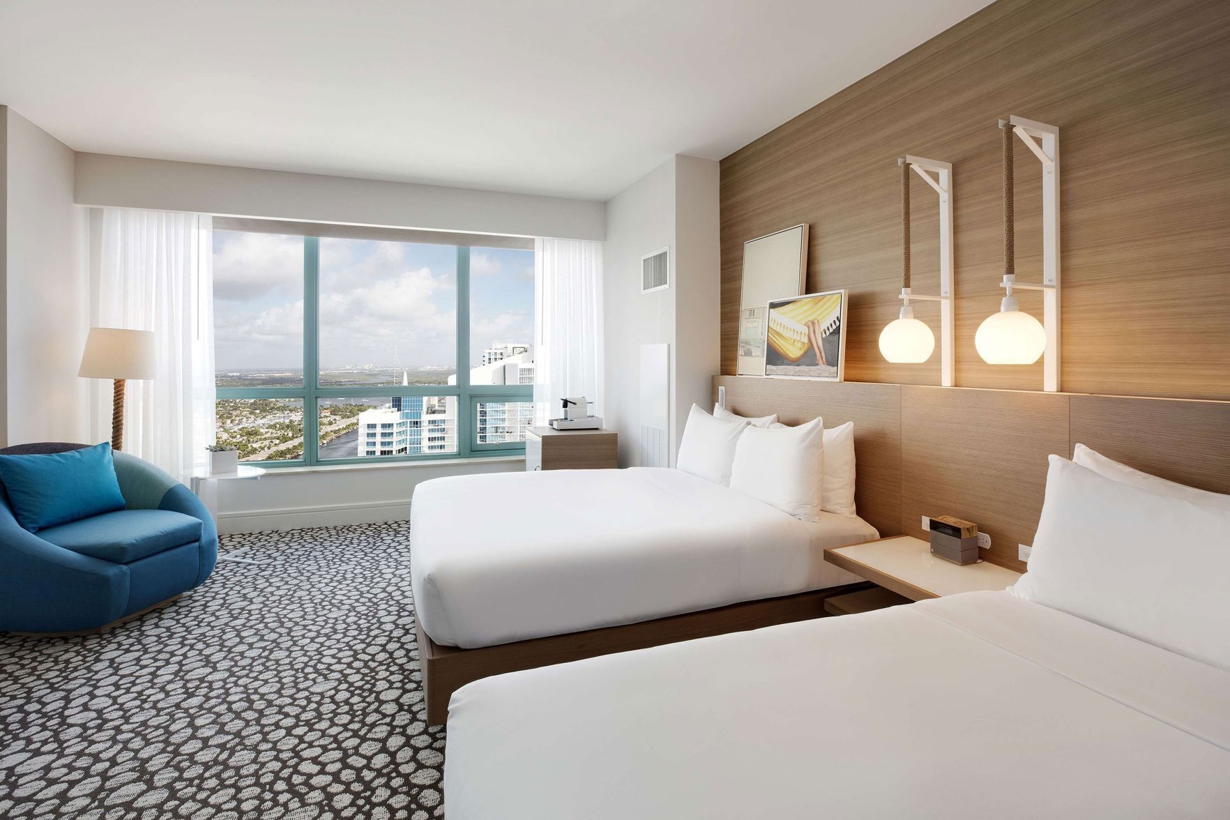 Ropa de cama de alta calidad y camas con pillow-top 