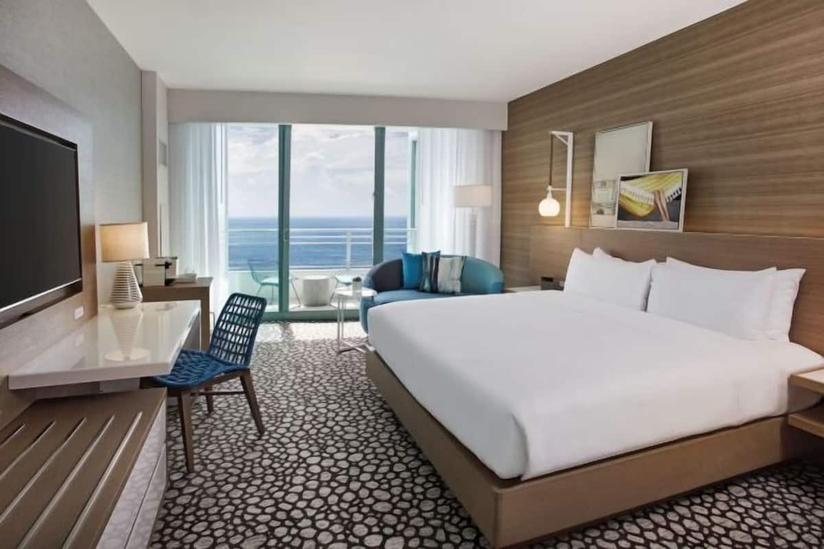 Premium bedding, pillow-top beds, in-room safe, iron/ironing board