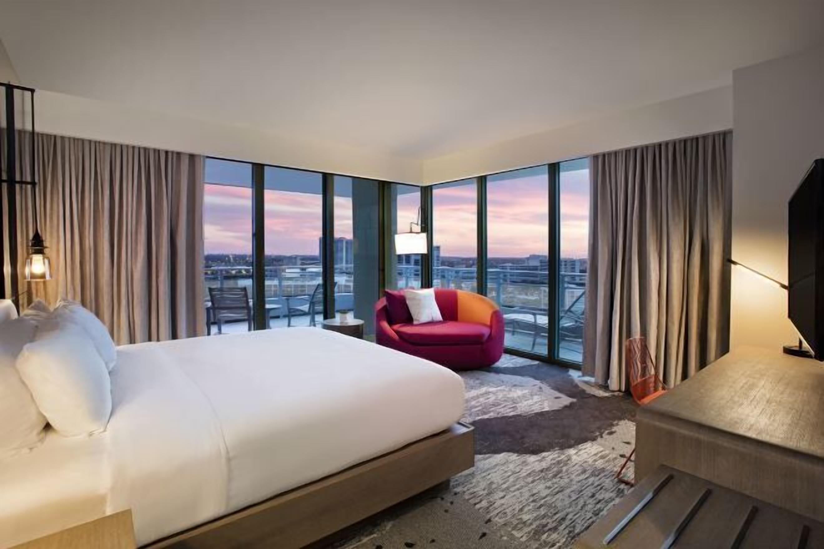 Premium bedding, pillowtop beds, in-room safe, iron/ironing board