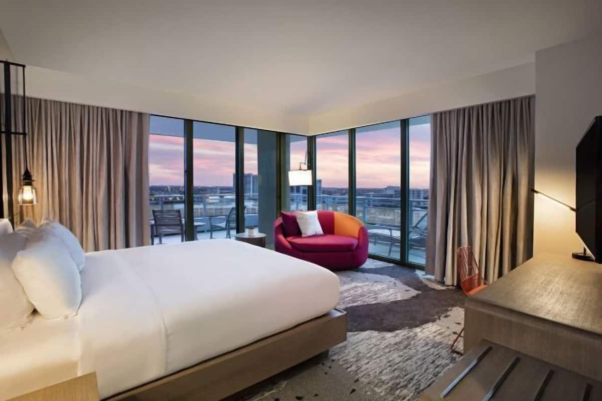 Premium bedding, pillow-top beds, in-room safe, iron/ironing board