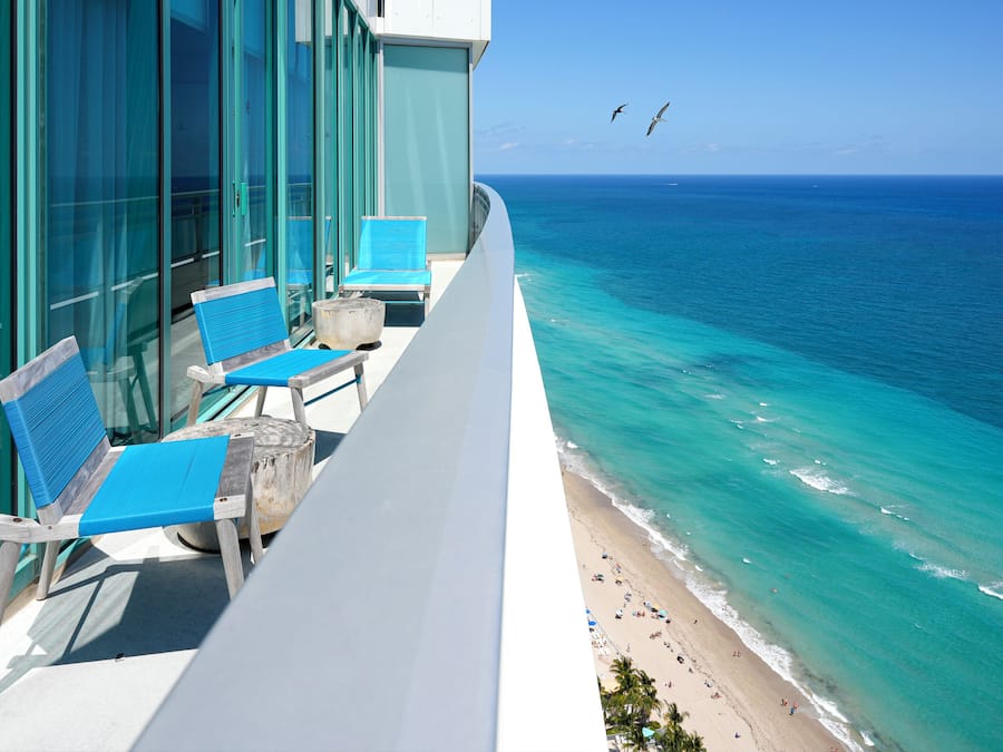 Suite, 1 kingsize-seng, hjørnerom (Corner Suite) | Terrasse/patio