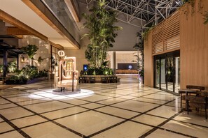Lobby - Signia by Hilton Diplomat Beach Resort (Hollywood)