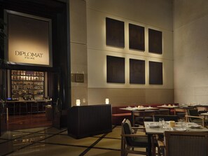 5 ristoranti, aperti a colazione e a pranzo, cucina americana